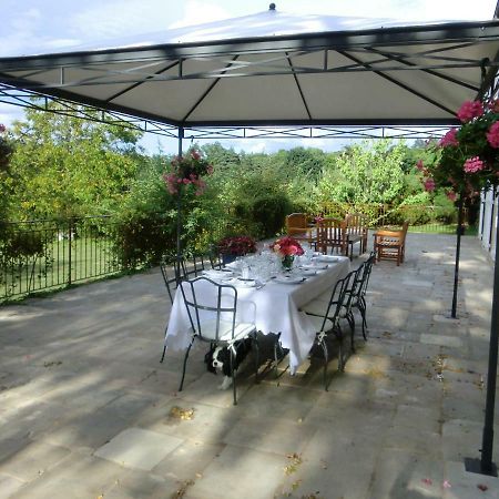 Le Petit Manoir Des Bruyeres Bed & Breakfast Villefargeau ภายนอก รูปภาพ