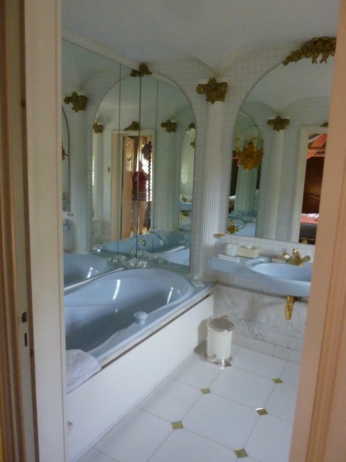 Le Petit Manoir Des Bruyeres Bed & Breakfast Villefargeau ภายนอก รูปภาพ